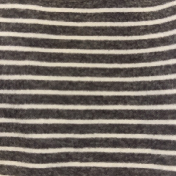 Lululemon cream gray striped vest with 2 zipper pockets and ear phone access - Picture 9 of 9